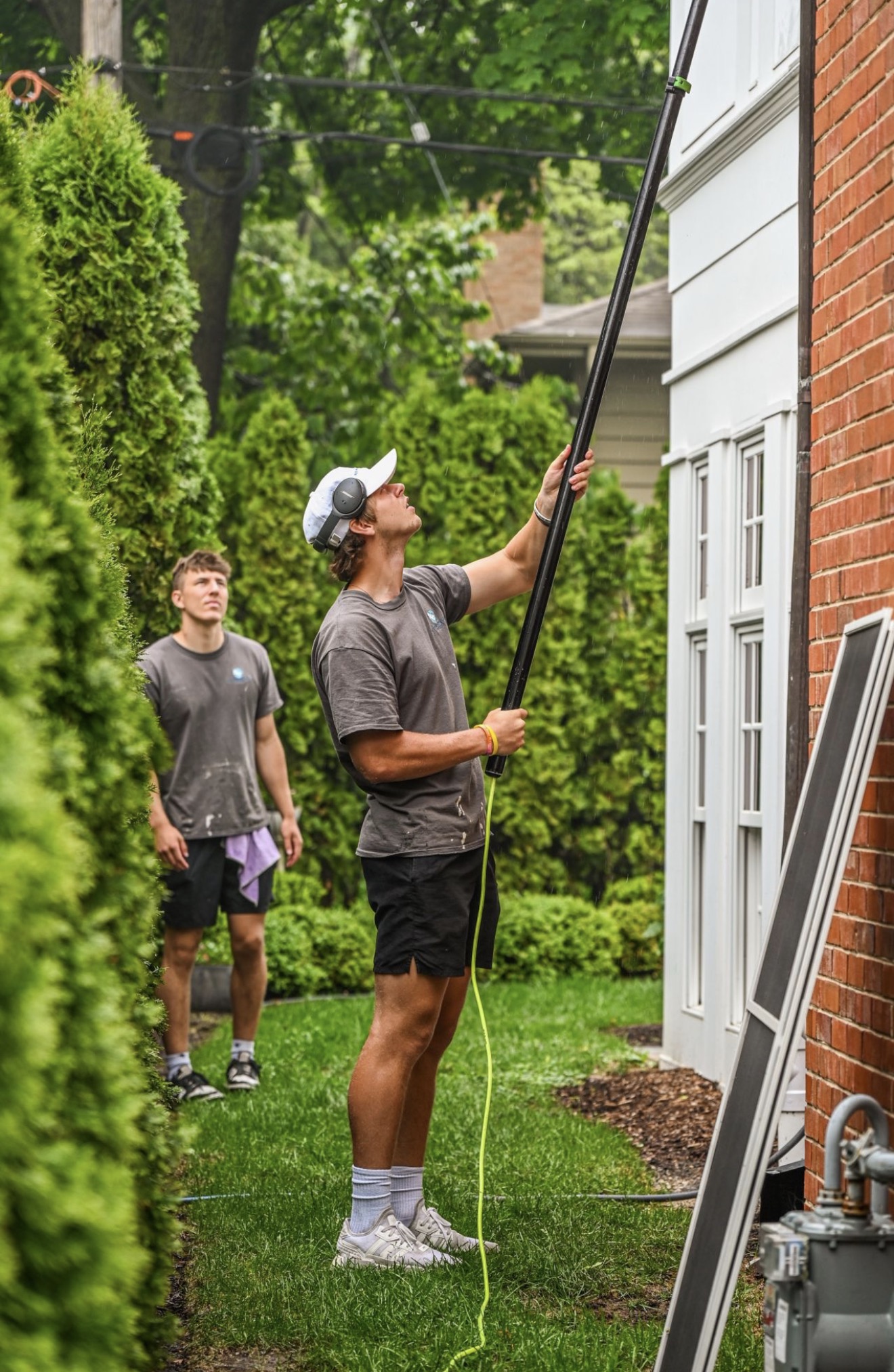 Exterior window cleaning with a water-fed pole